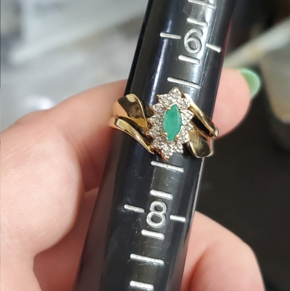 10k emerald & diamond ring size 7. Could be resized by a jeweler. Stamped 10k. G - Picture 8 of 9